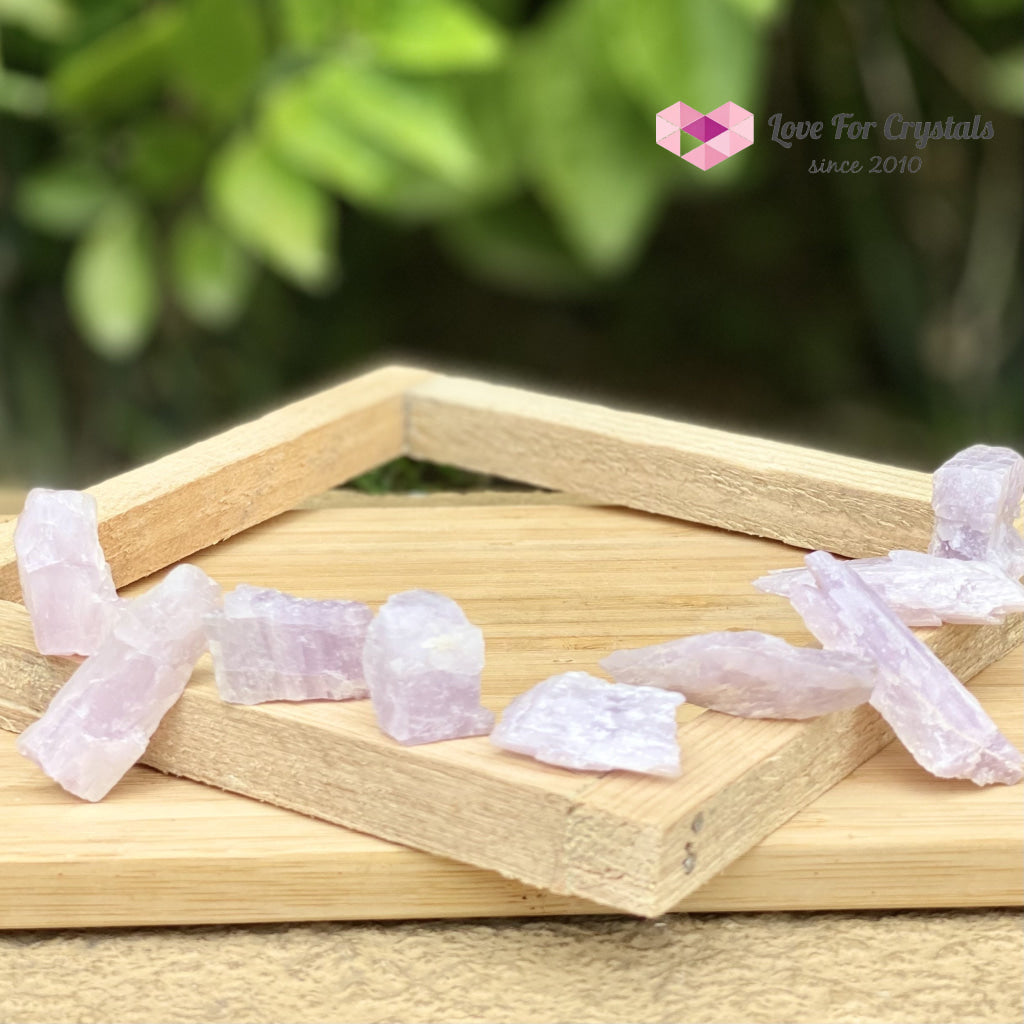 Pink Kunzite Raw (Aracuai Brazil)