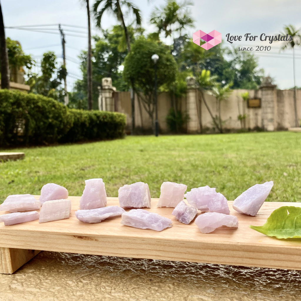 Pink Kunzite Raw (Aracuai Brazil)